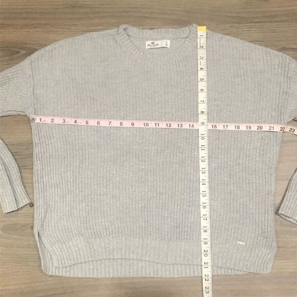 HOLLISTER OVERSIZED SWEATER SIZE SMALL - Picture 6 of 7